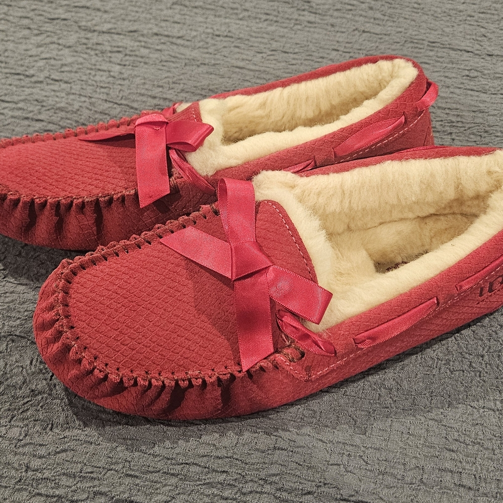 UGG Magenta Dakota Moccasin Slippers Size 8